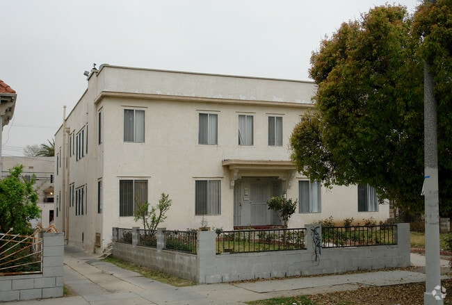 Building Photo - 537 N Kenmore Ave