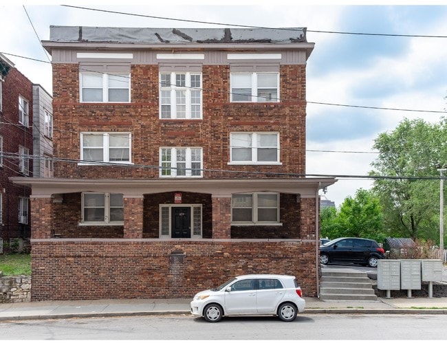 Brentwood Plaza Apartments Kansas City, MO