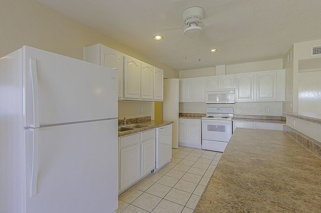 Building Photo - North PHX - Fabulous 4bd/3ba with POOL  SPA