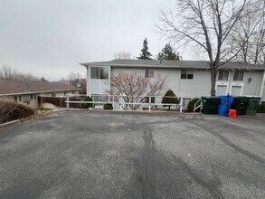 Building Photo - 1426-1426 E Poplar St