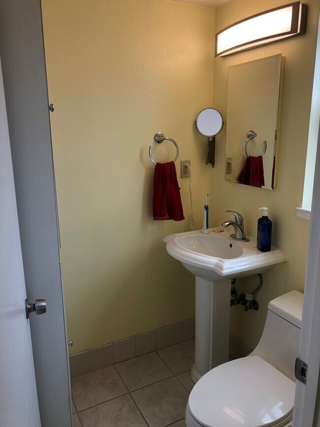 Foto del edificio - 3 Bed/ 2 Bathroom Town House in Santa Cruz