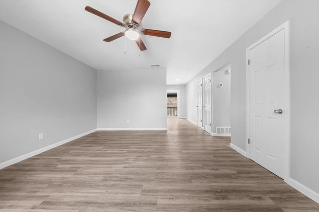 Sala de estar - 124 Wind Ridge Dr