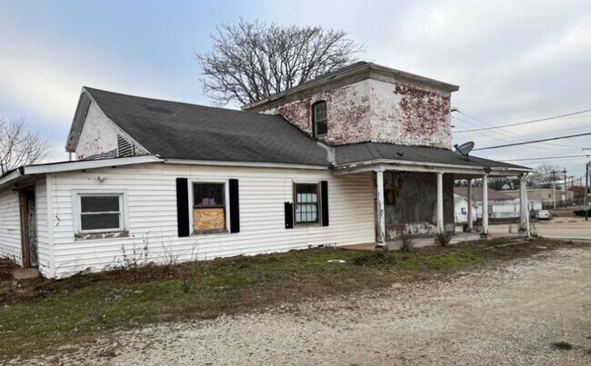 Building Photo - Historic Home! - $290 Month / $800 Down