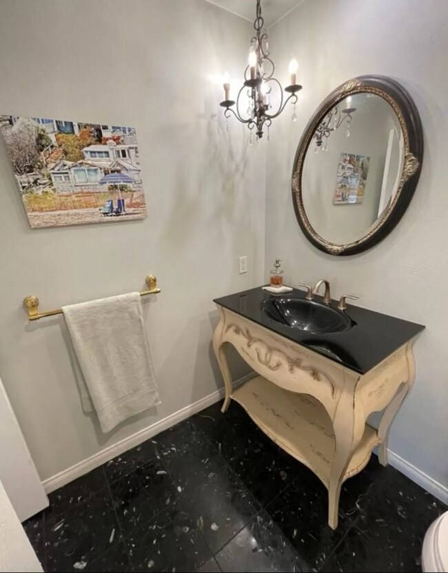 Foto del edificio - 2609 Pico Pl