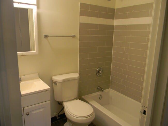 Building Photo - 311 Hawthorne Cir