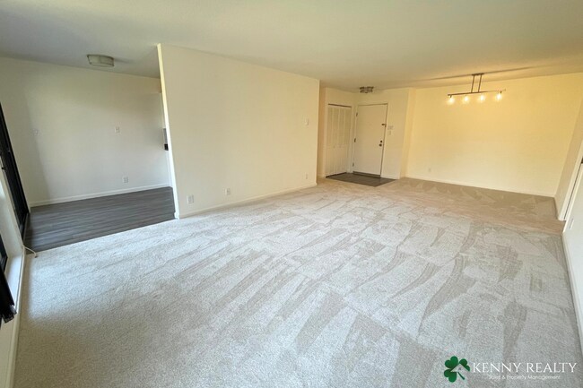 Foto del edificio - Remodeled 3BR Condo with Large Deck, Park Views & Resort-Style Amenities in Foster City