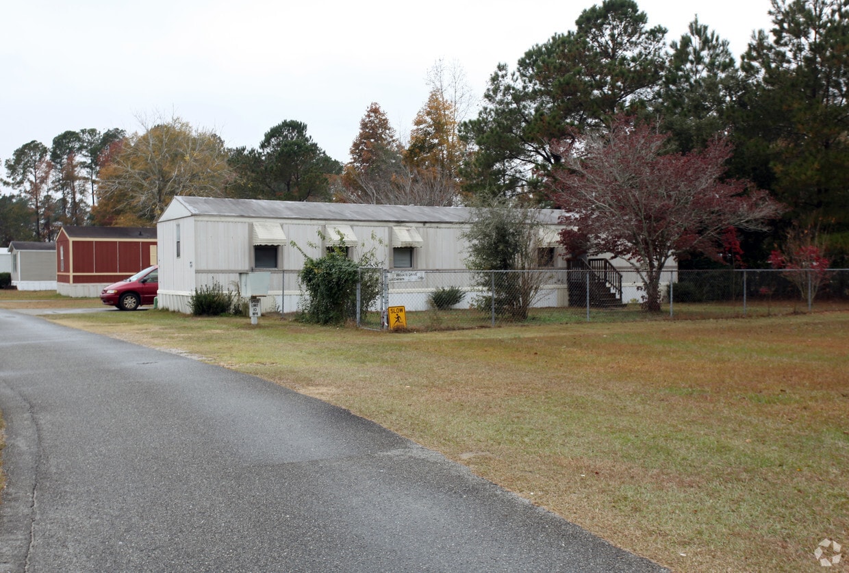 Building Photo - 9499 Wendi Dr NE