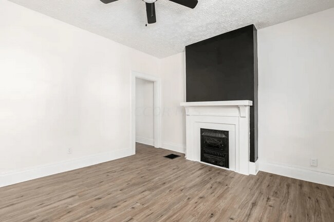Foto del edificio - 975-977 Miller Ave