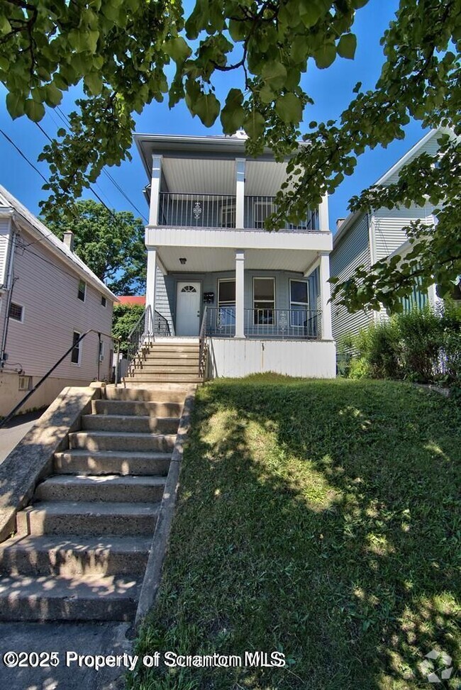 Building Photo - 1515 Pine St
