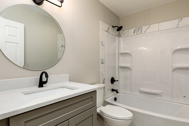 Building Photo - 1635 Longleaf Dr E