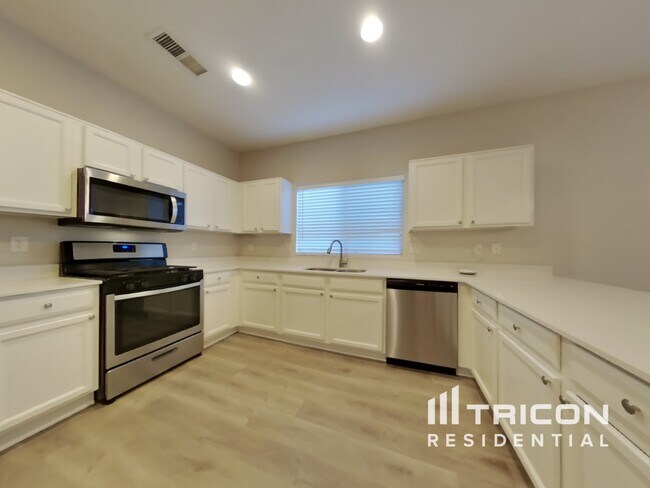 Foto del edificio - 16823 W Cottonwood St