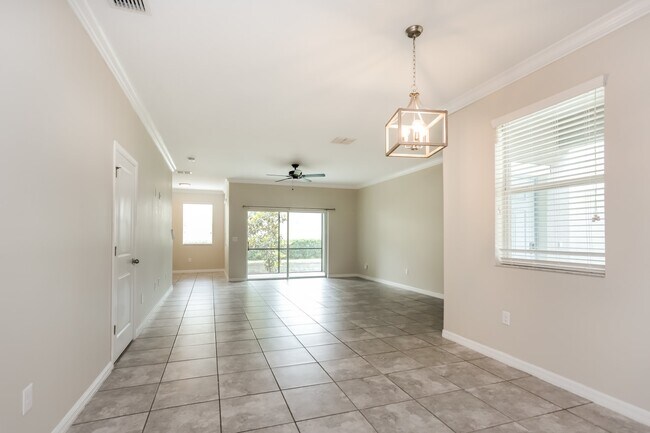 Building Photo - 10667 Lake Montauk Dr