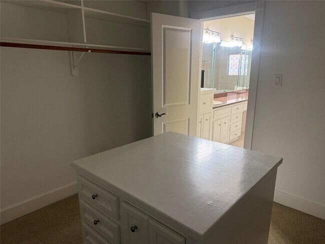 Foto del edificio - 332 Asbury St