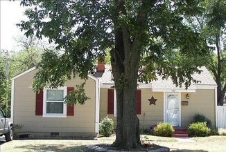 Building Photo - 522 Iowa St