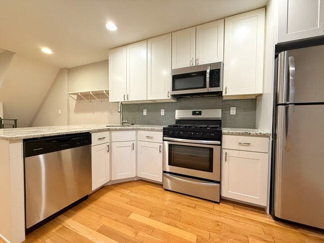 Building Photo - 2535 S Sartain St