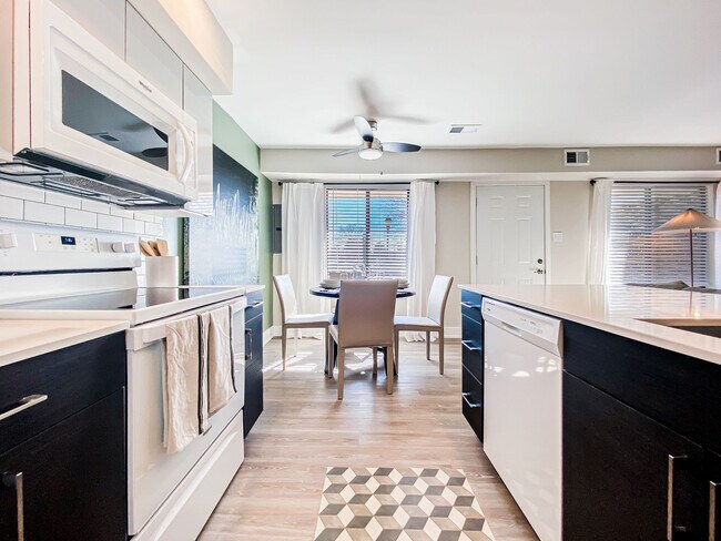 Foto del edificio - Buckingham Place Rental Townhomes