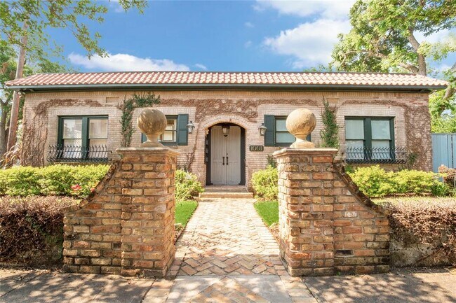 Building Photo - 1001 Bomar St