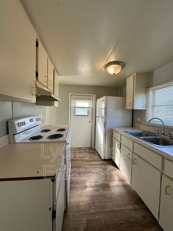 Building Photo - 7891 Suncoast Dr