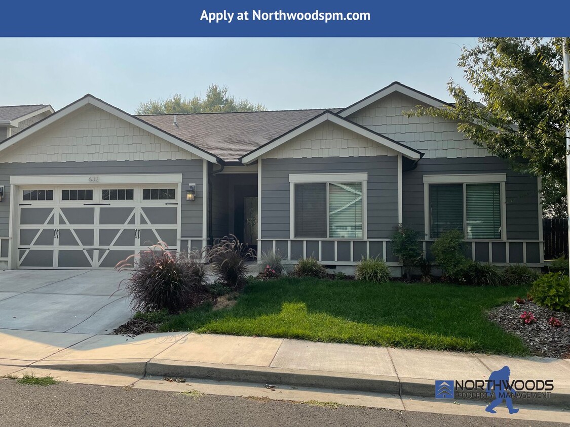 Primary Photo - Beautiful 3 Bedroom 2 Bath Home-Located in...