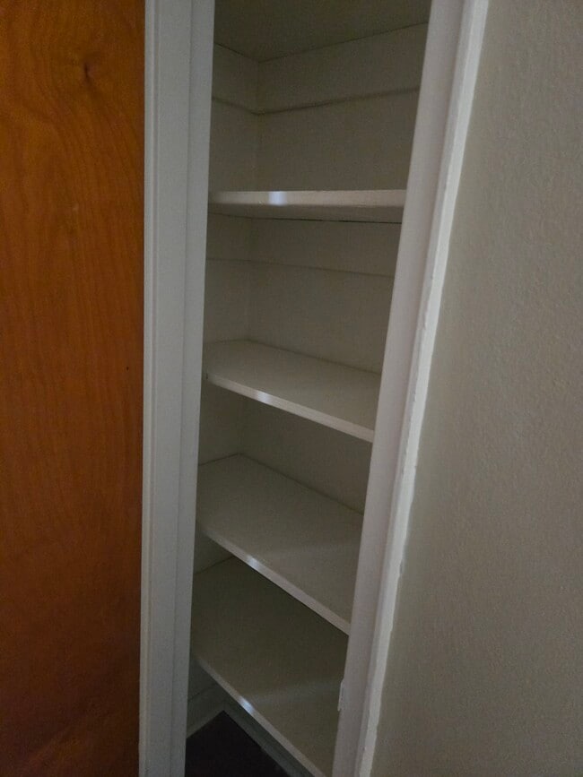 Building Photo - 1043 Broadview Blvd S