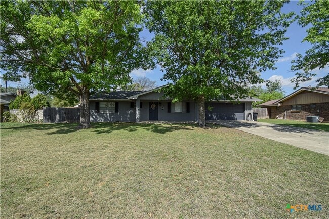 Building Photo - 205 Tanglewood Rd