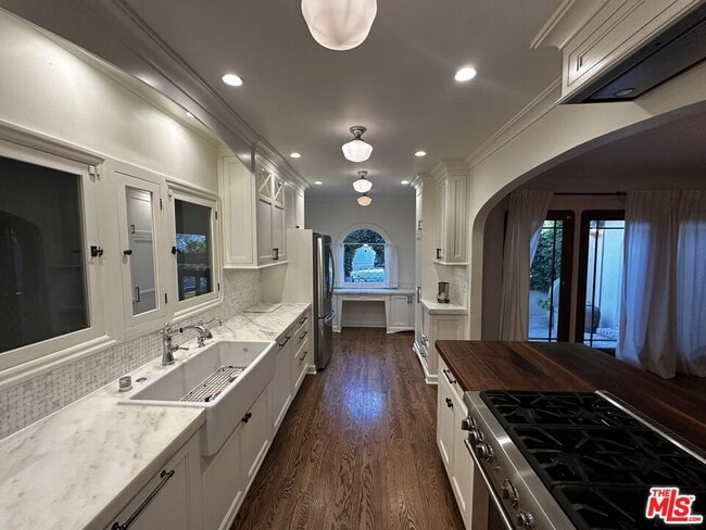 Foto del edificio - 2012 Manning Ave