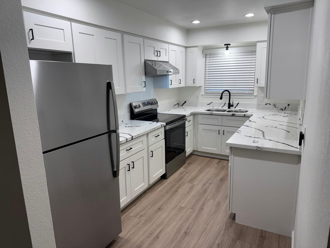 Foto principal - 2126 N Glenn Ave