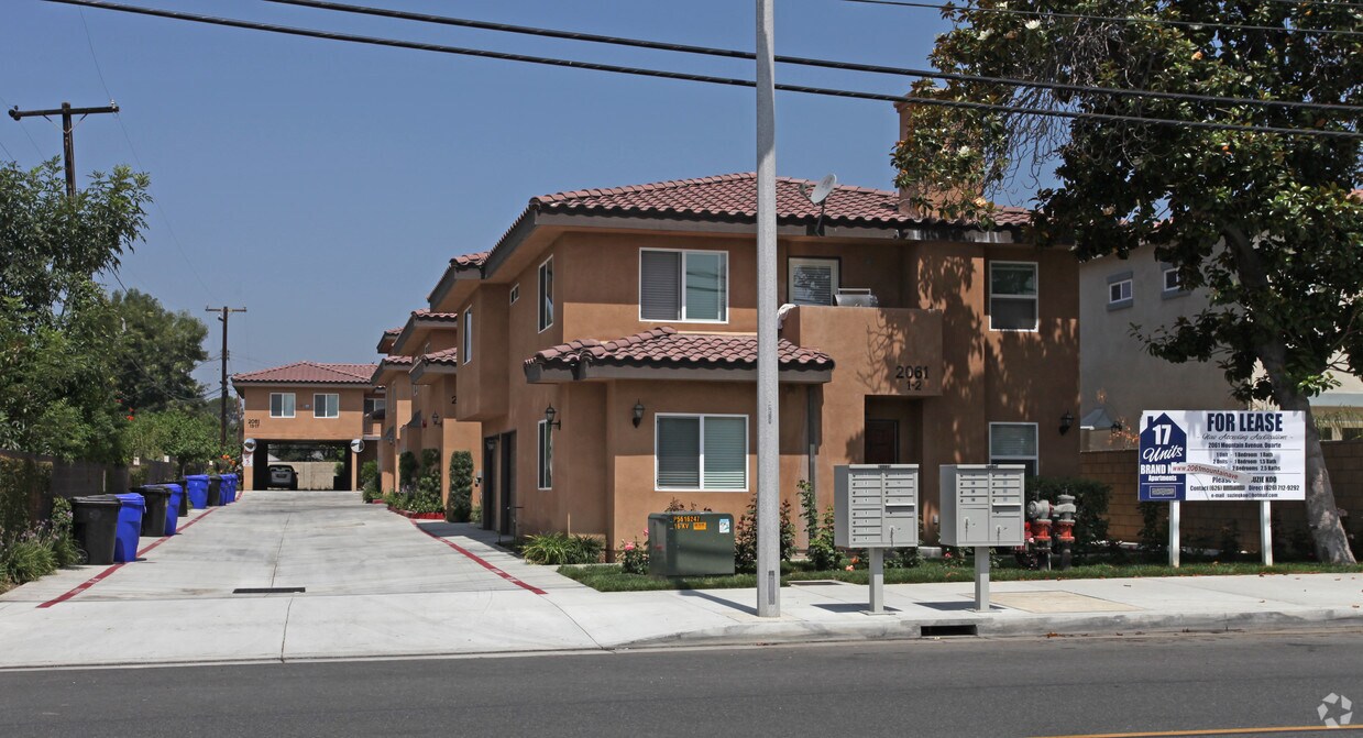 Primary Photo - 2061 Mountain Ave
