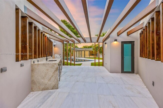 Building Photo - 223 Shore Dr S