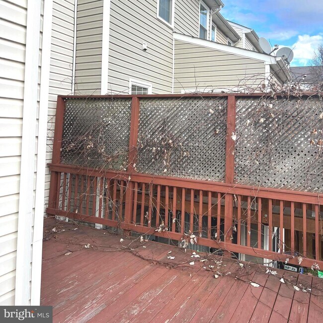 Building Photo - 588 Lilac Terrace NE