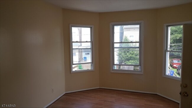 Building Photo - 252 N 4th St