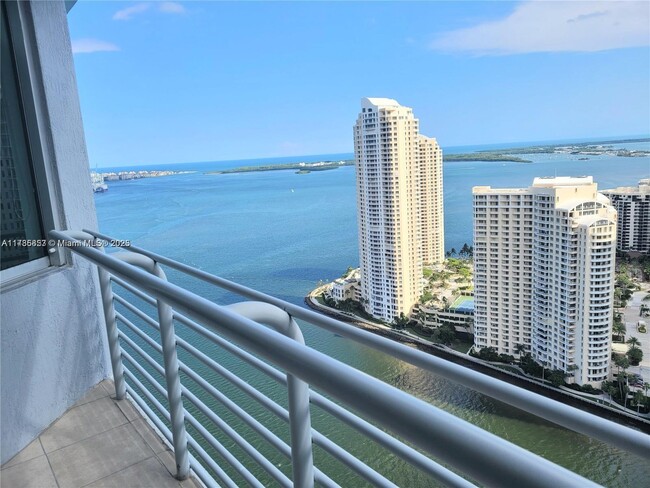 Foto del edificio - 325 S Biscayne Blvd