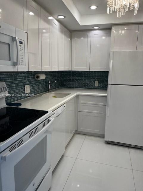 Building Photo - 20379 W Country Club Dr