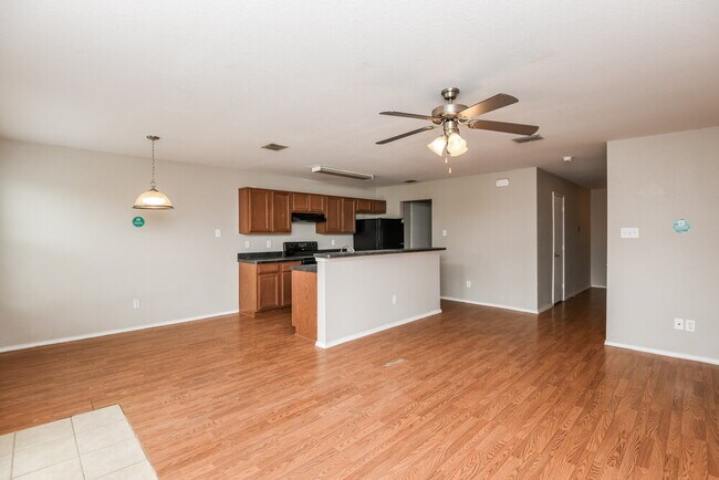 Foto del edificio - 815 Village Point Ln