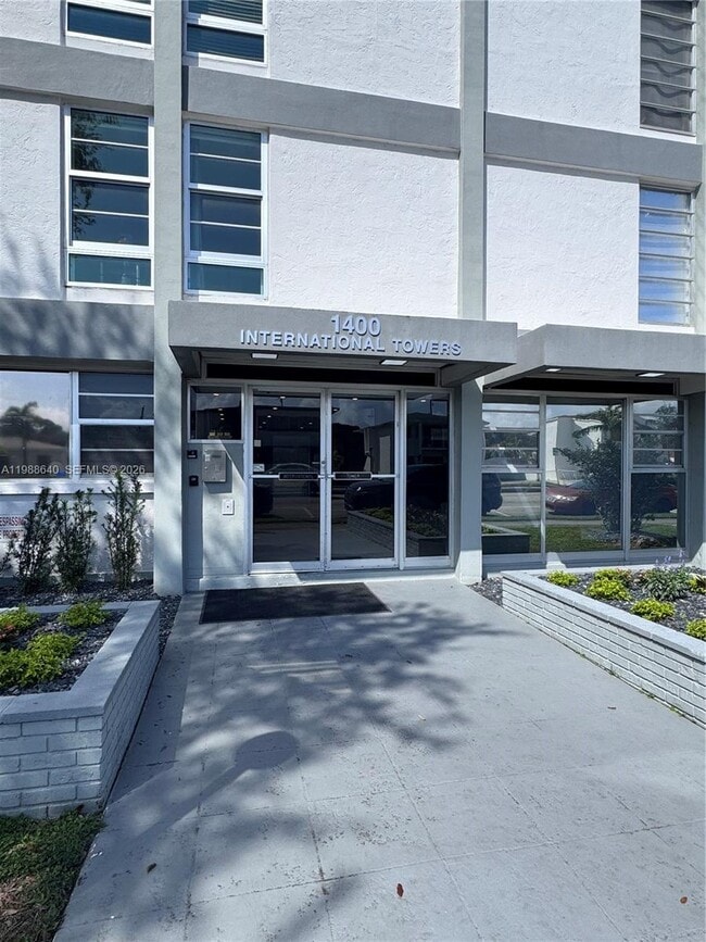 Foto del edificio - 1400 SW 27th Ave