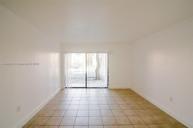 Foto del edificio - 7130 NW 179th St