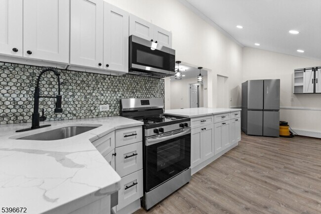 Foto del edificio - 113 Rt560