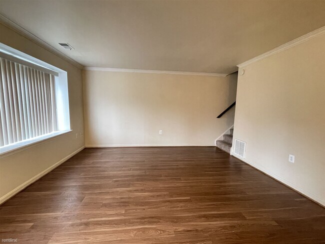 Foto del edificio - 2 br, 1.5 bath Townhome - 9075 North Laure...