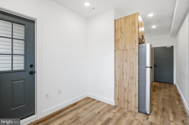 Foto del edificio - 4243 Mantua Ave