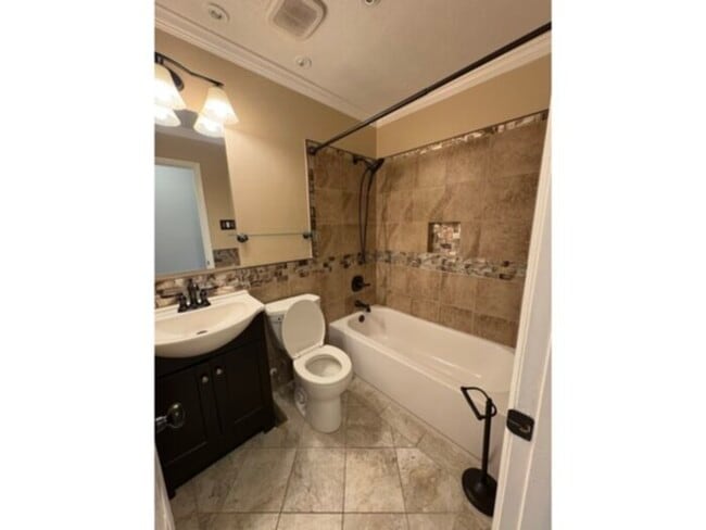 Building Photo - 207 Ingleside Dr
