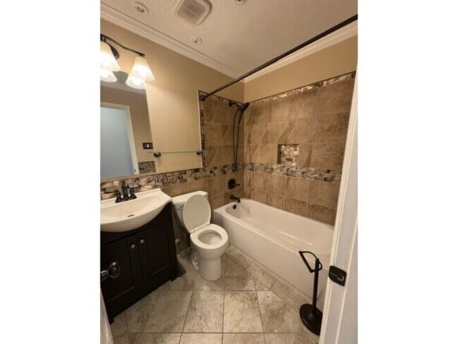 Foto del edificio - 207 Ingleside Dr