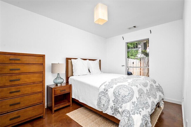 Foto del edificio - 668 Lester St
