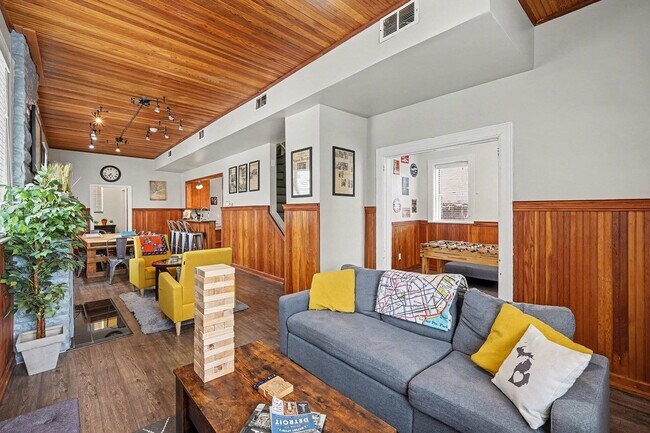 Foto del edificio - 1391 Woodbridge St