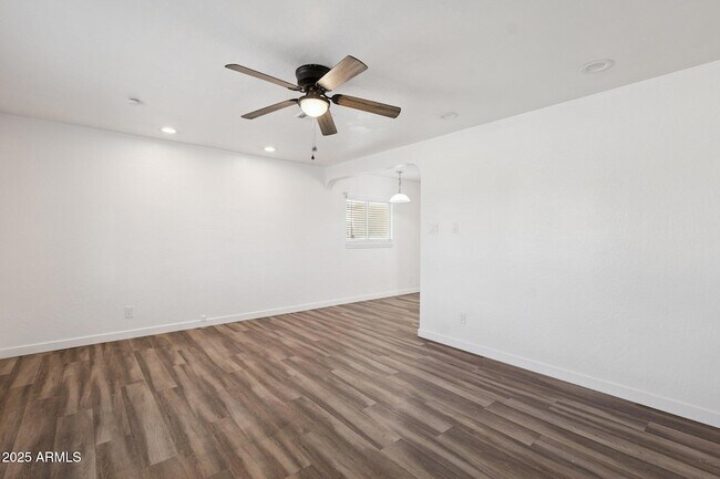 Foto del edificio - 3331 E Oak St