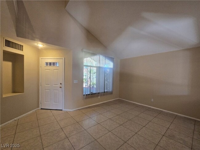 Foto del edificio - 8120 Sandy Creek Dr