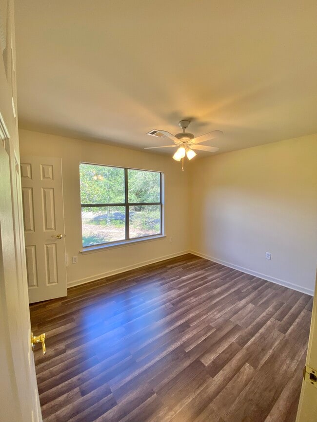 Building Photo - 43087 W Pleasant Ridge Rd