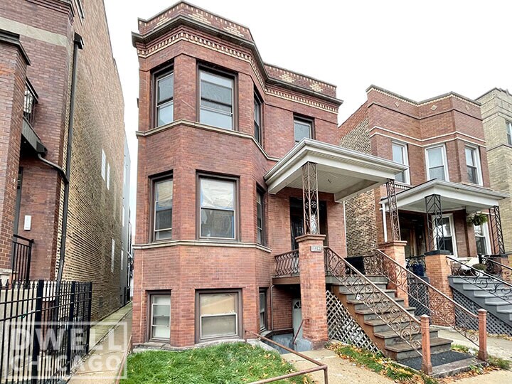 Primary Photo - 2221 W Augusta Blvd