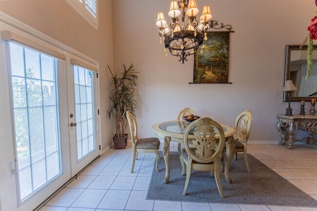 Foto del edificio - 7521 Country Club Dr