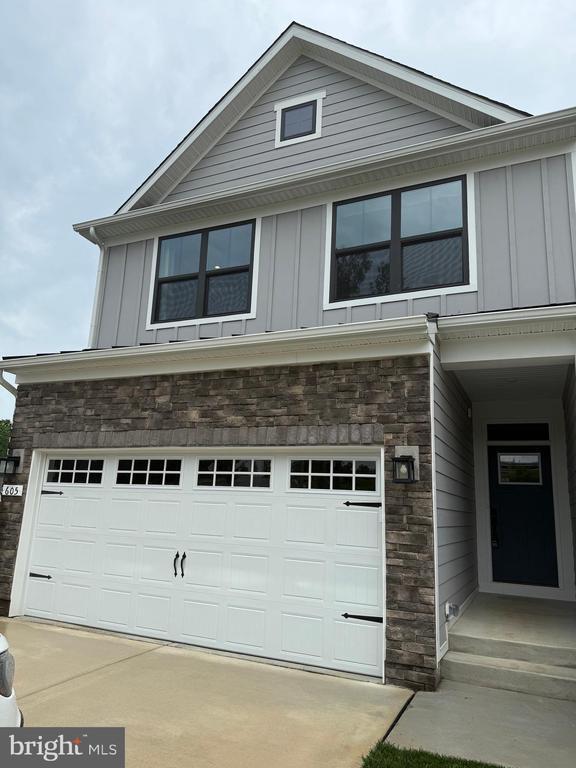Building Photo - 605 Phalen Ct