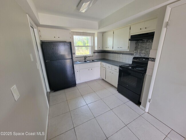 Foto del edificio - 2170 Emerald Ct